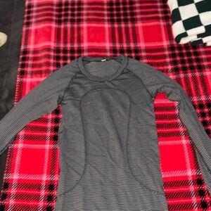 Lululemon Swiftly Tech Long-Sleeve Shirt 2.0
Hip Length
